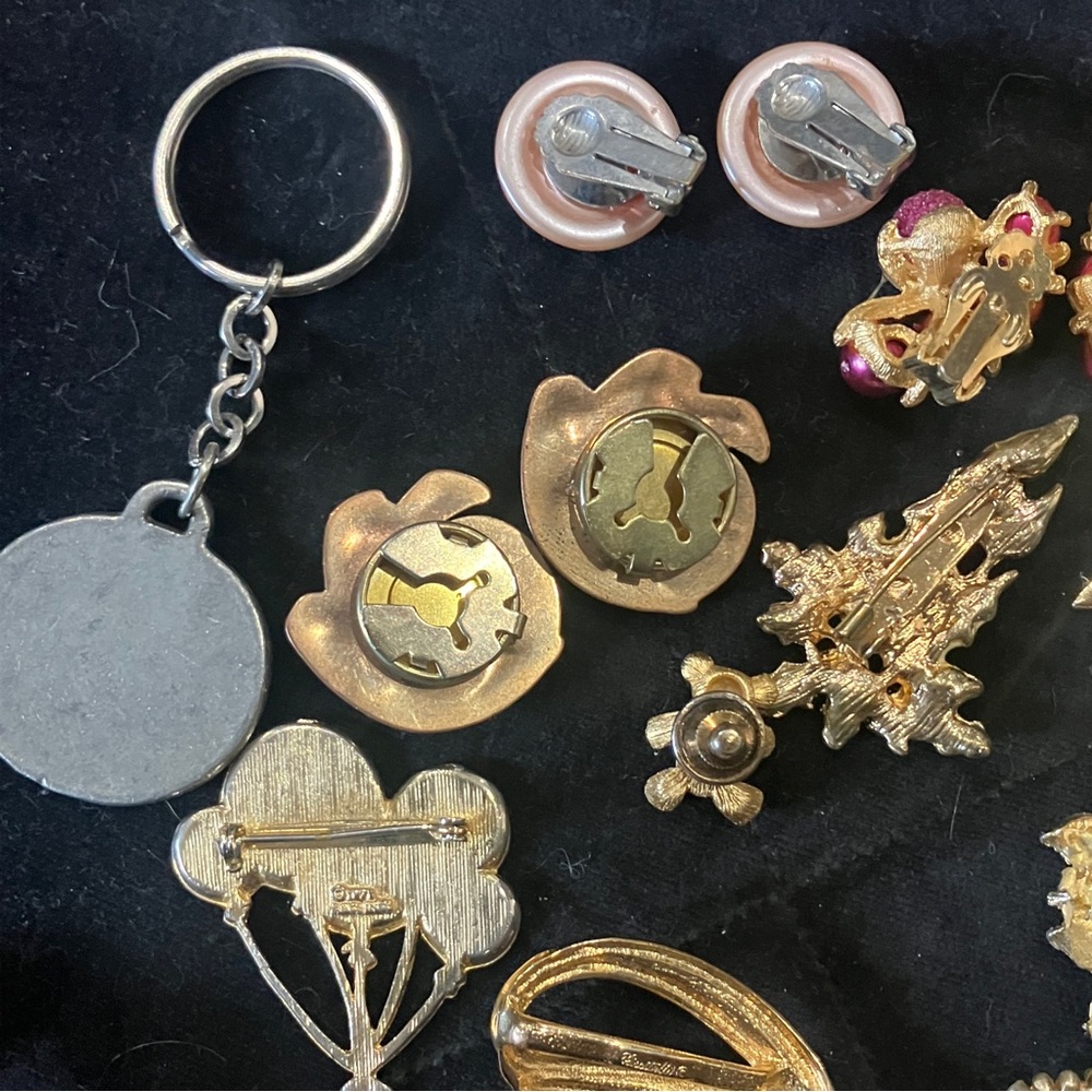 Vintage & Modern Costume Jewelry Lot Signed Hong Kong Trifari Pastelli - Picture 8 of 16